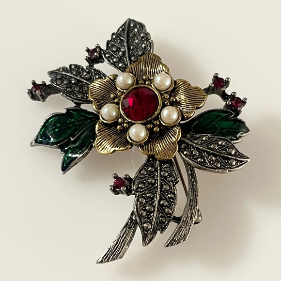Vintage Avon Poinsettia with Rhinestone and Faux Pearl Accent Brooch Pin - Picture 16 of 16